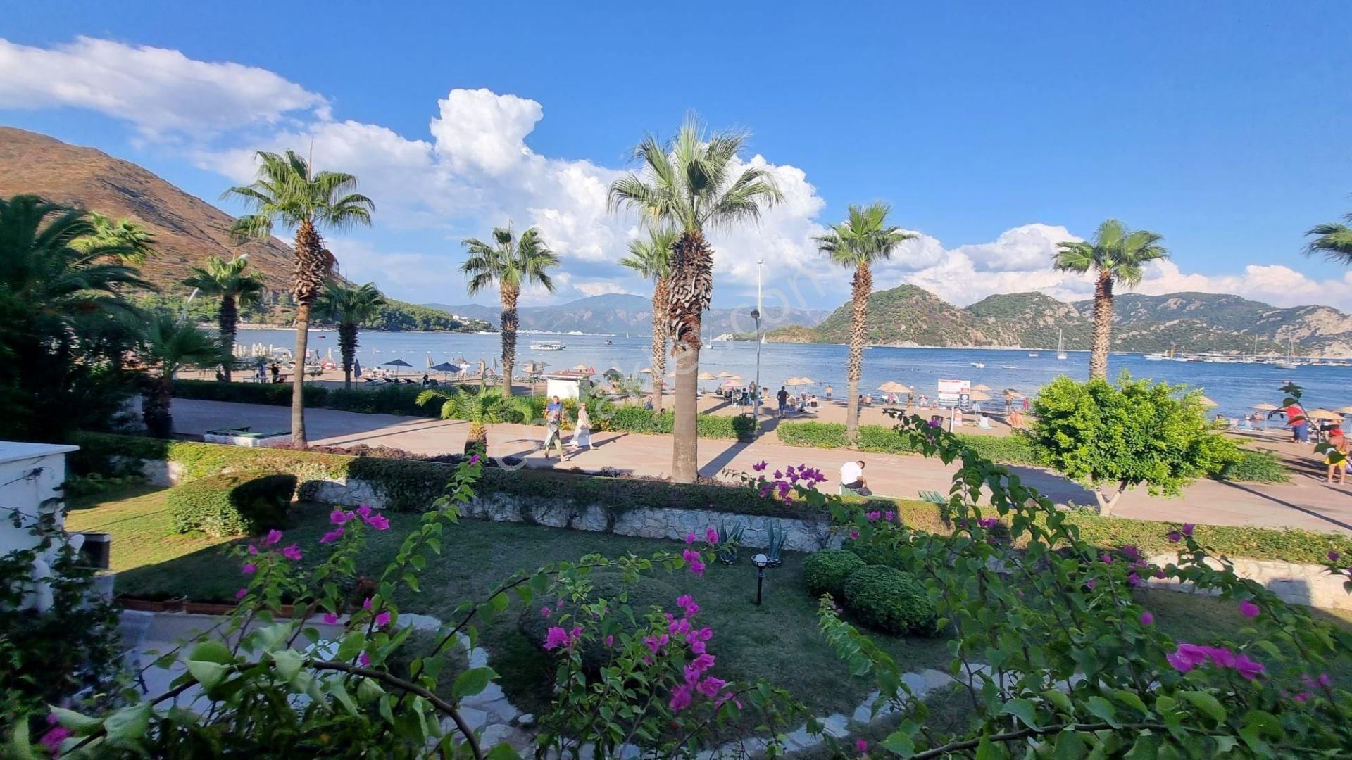 Marmaris İçmelerde Özel Plajlı Denize Sıfır Sitede Villa