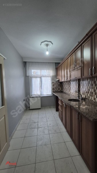 Sarıyer Cumhuriyet Mah. Metro Ve Ulaşım Yanı Caddede Kiralık 2+1 — fotoğraf 26