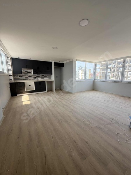 Tek İz'Den Cadde Üzeri Geniş Oturumlu 105M2 2+1 Daire