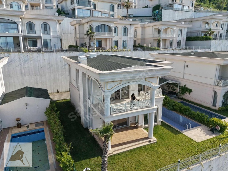 Zümrüd Ü Anka Yuvacık Da En Ön Sıra Şerefiyeli Satılık 4+1 Villa — fotoğraf 2
