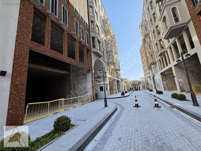 Meydan Ardıçlı'da Geniş Cephe Kiralık Dükkan — fotoğraf 2