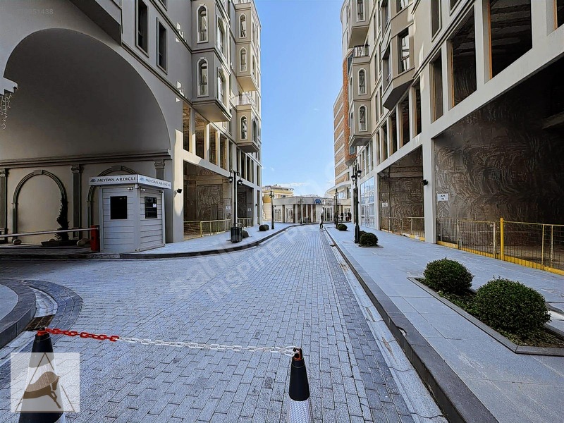 Meydan Ardıçlı'da Geniş Cephe Kiralık Dükkan — fotoğraf 12