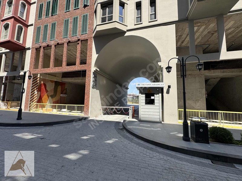 Meydan Ardıçlı'da Geniş Cephe Kiralık Dükkan — fotoğraf 21