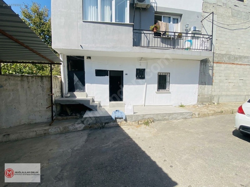 Gaziemir Binbaşı Reşatbey'de İzban Yakını Bahçe Kat Temiz 2+1