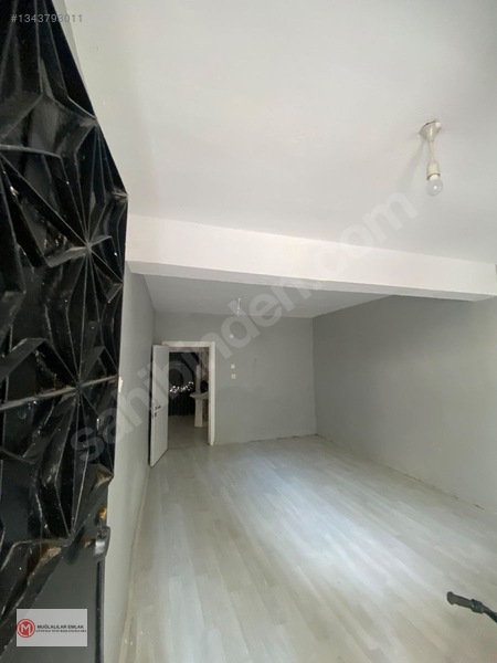 Gaziemir Binbaşı Reşatbey'de İzban Yakını Bahçe Kat Temiz 2+1 — fotoğraf 9
