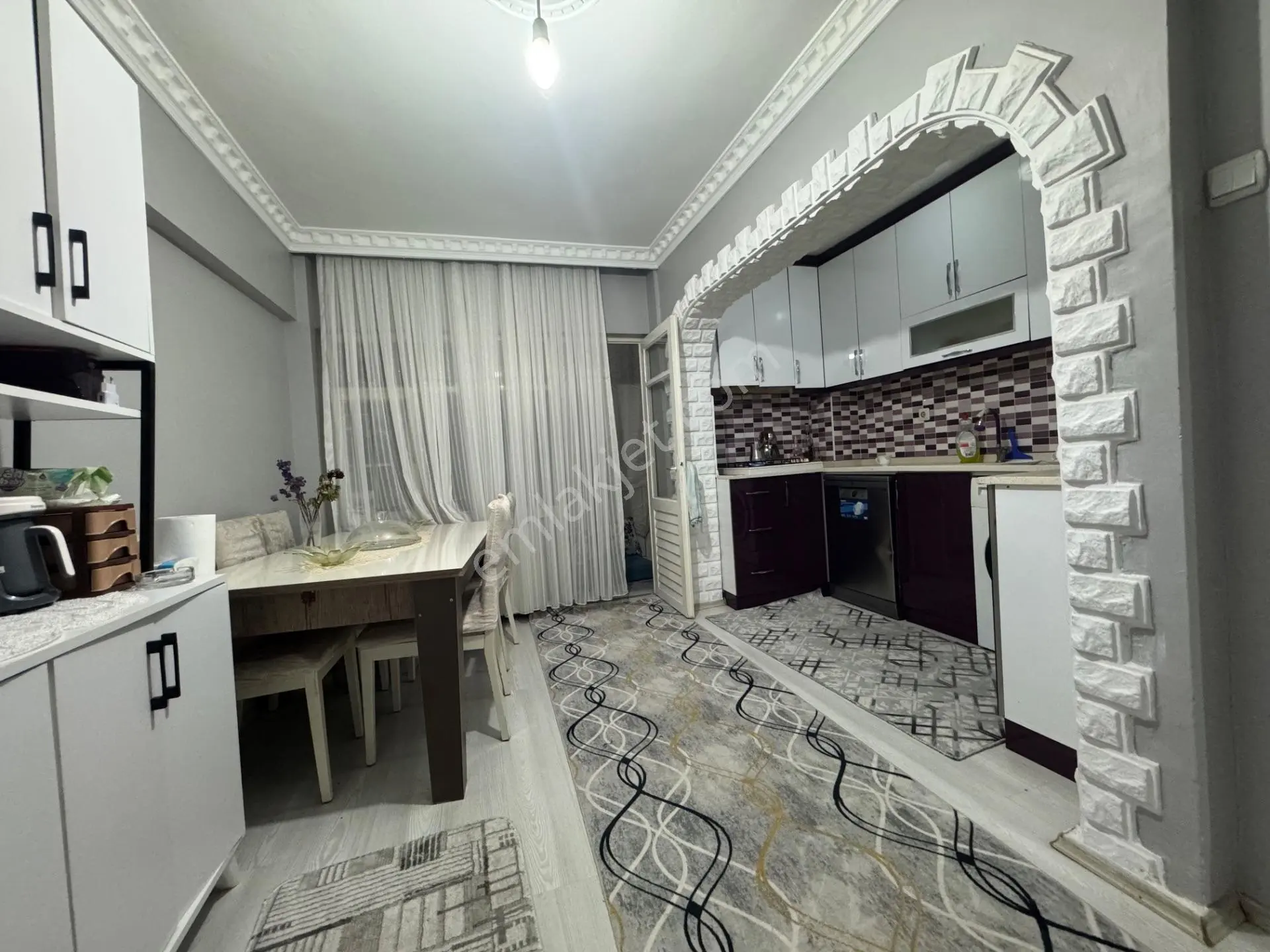 Gökdere Metro Yakınında Cadde Üzerinde Satılık 2+1 — fotoğraf 9