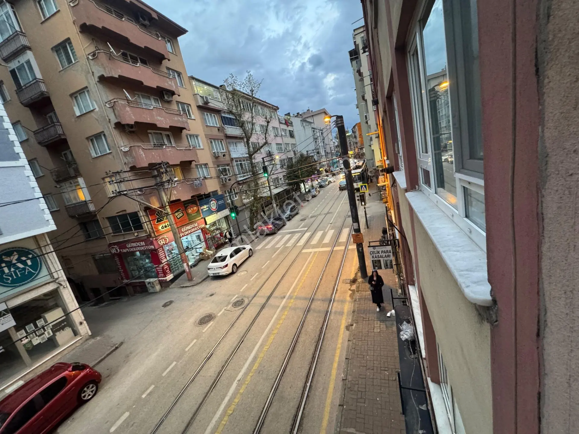 Gökdere Metro Yakınında Cadde Üzerinde Satılık 2+1 — fotoğraf 12