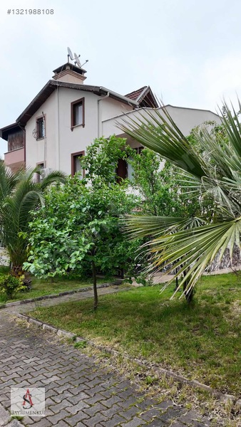 Sapanca İpekyolu'Nda Satılık 4+1 Tripleks Villa, 180M², Bahçeli