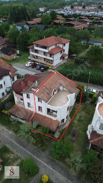 Sapanca İpekyolu'nda Satılık 4+1 Tripleks Villa, 180m², Bahçeli — fotoğraf 3