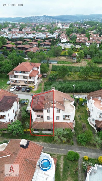 Sapanca İpekyolu'nda Satılık 4+1 Tripleks Villa, 180m², Bahçeli — fotoğraf 4