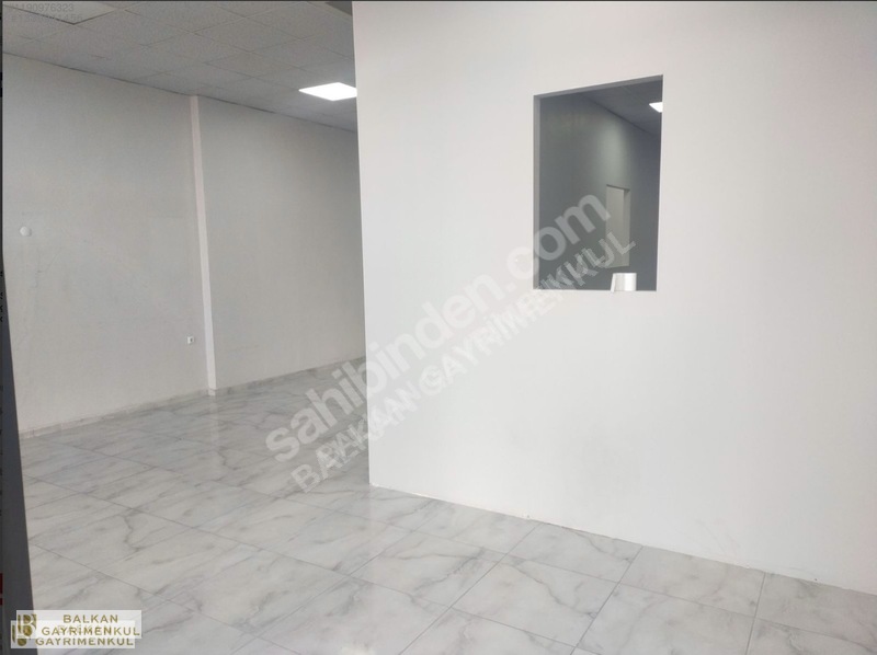 Balkan Gayrimenkul'den Hazır Kiracılı 100m2 Sıfır Mağaza — fotoğraf 3