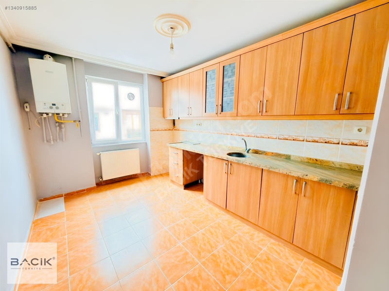 Sancaktepe Hastane Metro Yakın 110m2 Arakat 2+1 Daire Bacik
