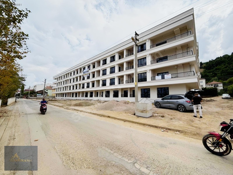 Yıldırım Emlak'tan Yakakent'te Denize Sıfır 1+1 Daire — fotoğraf 2