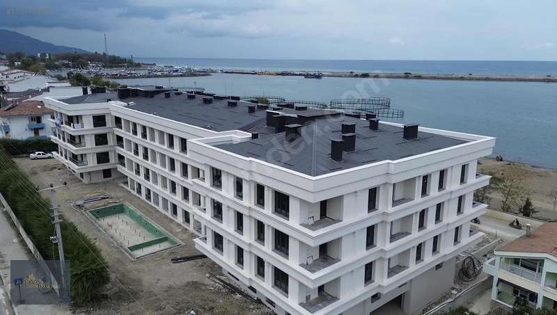 Yıldırım Emlak'tan Yakakent'te Denize Sıfır 1+1 Daire — fotoğraf 4