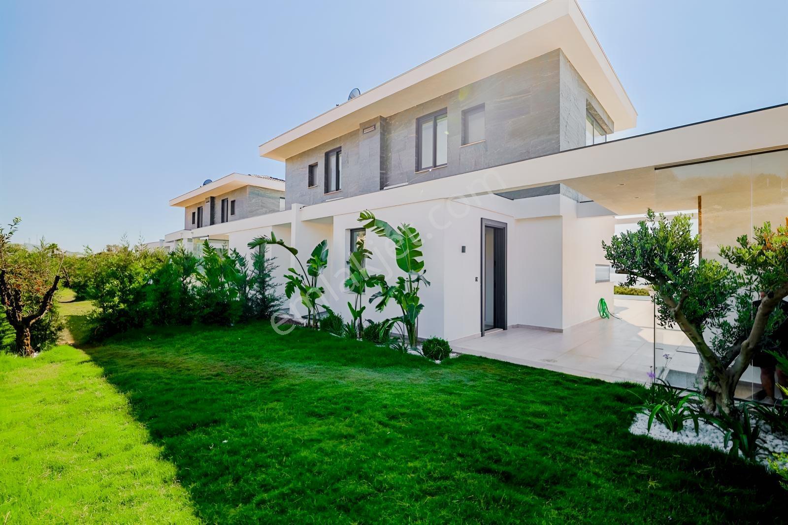 Çeşme Ardıç Havuzlu Kapalı Otoparklı Deniz Manzaralı 5+1 Villa — fotoğraf 7