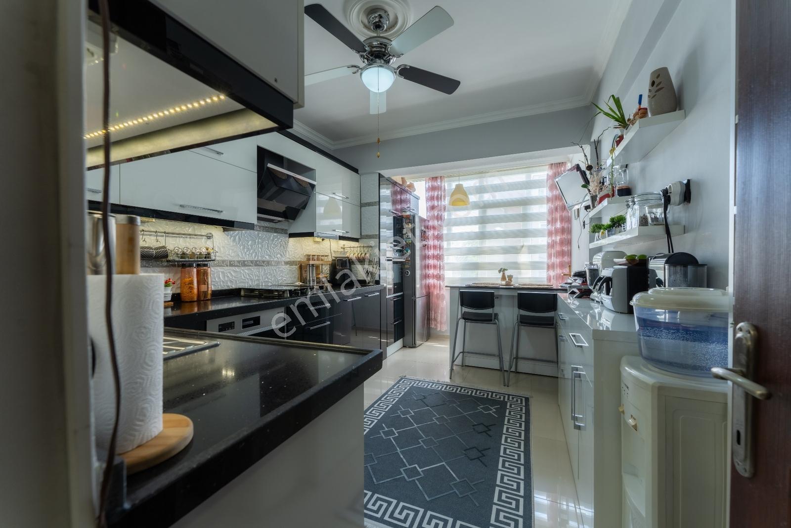 Select'ten Kemeraltı'nda Satılık Tek Tapuda İki Daire — fotoğraf 4