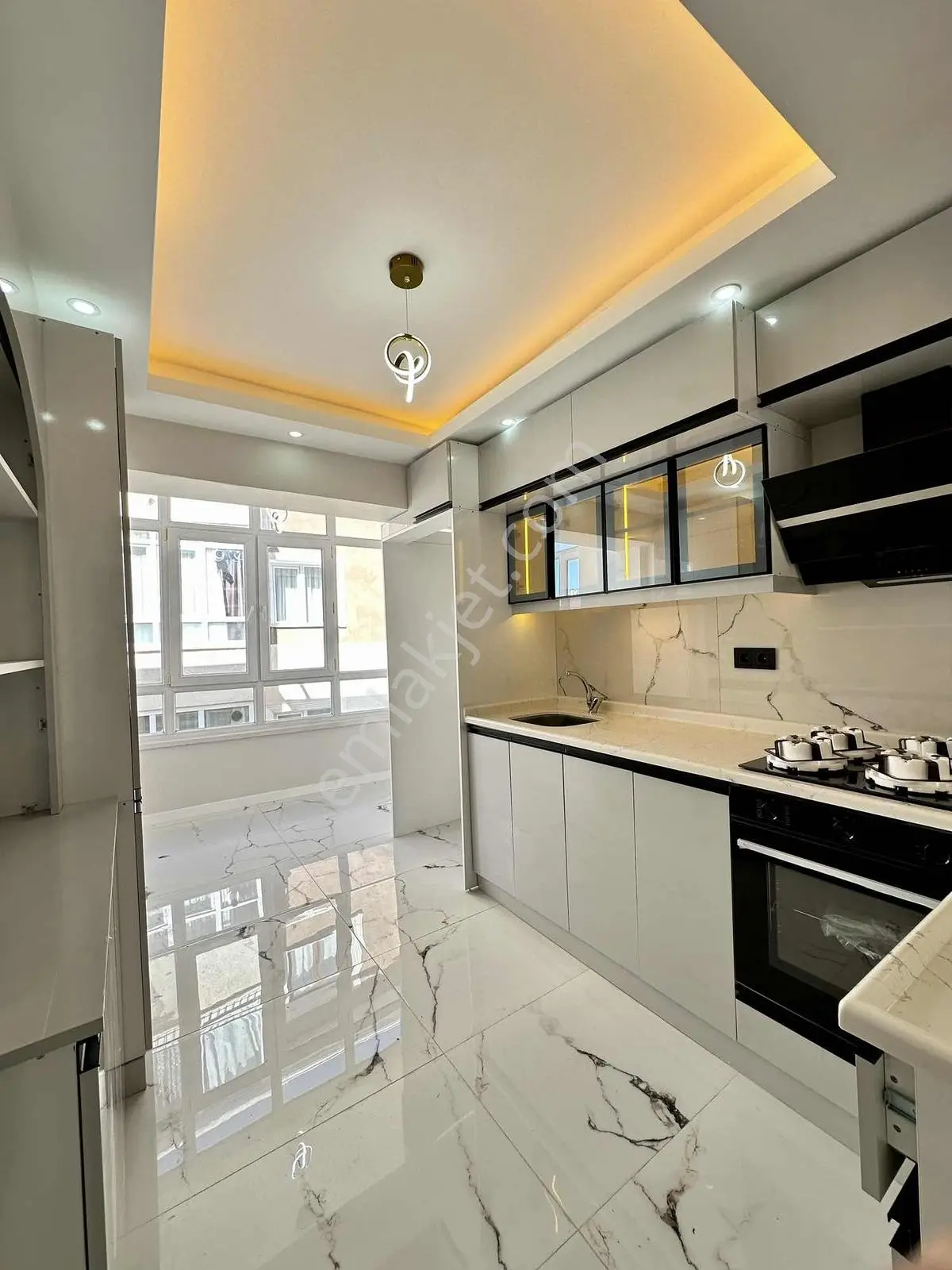Ulukan'dn Andiçen'de Salon Bağımsız Full+full Yapılı Ara Kat 3+1 — fotoğraf 3