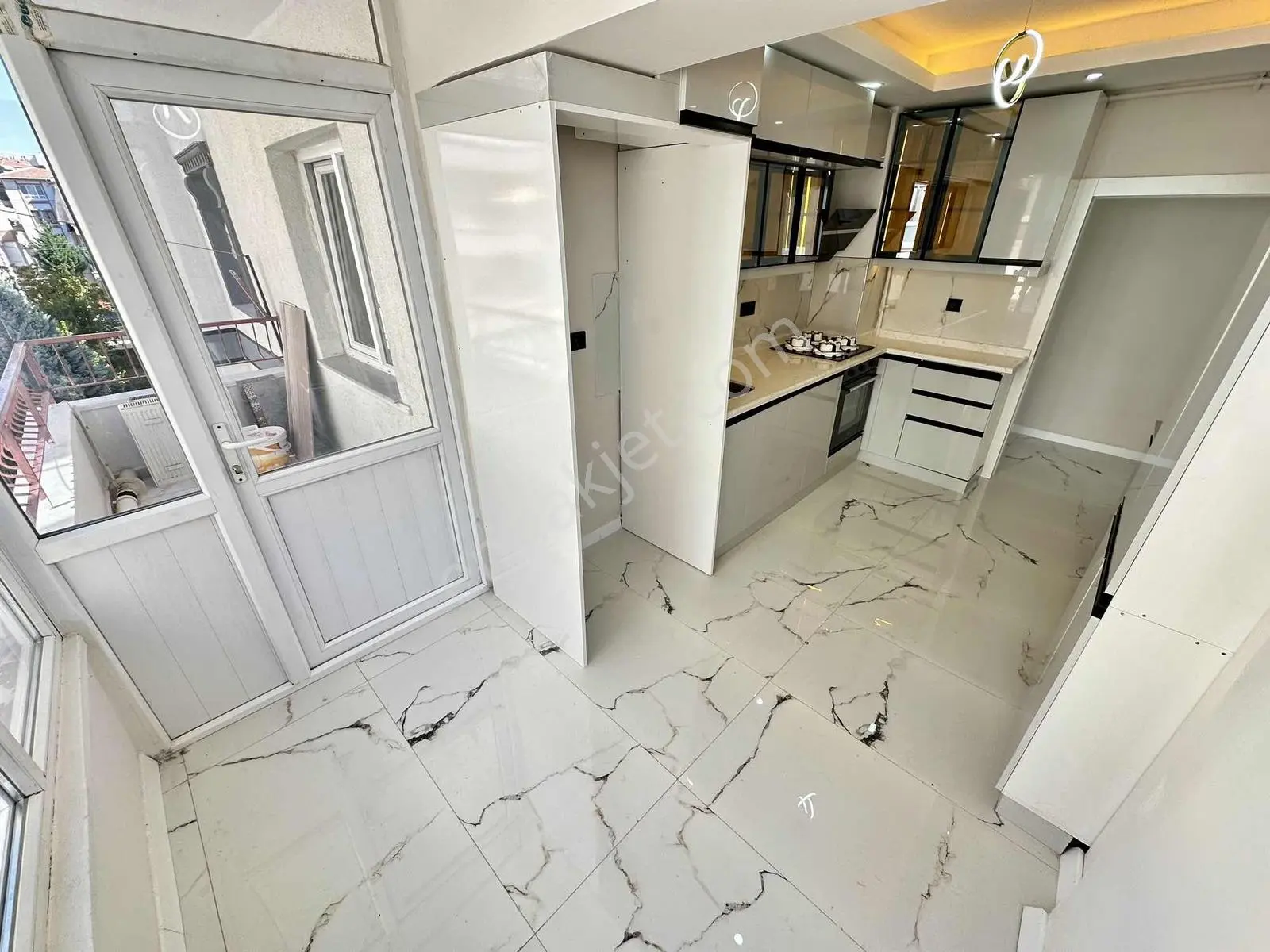 Ulukan'dn Andiçen'de Salon Bağımsız Full+full Yapılı Ara Kat 3+1 — fotoğraf 6