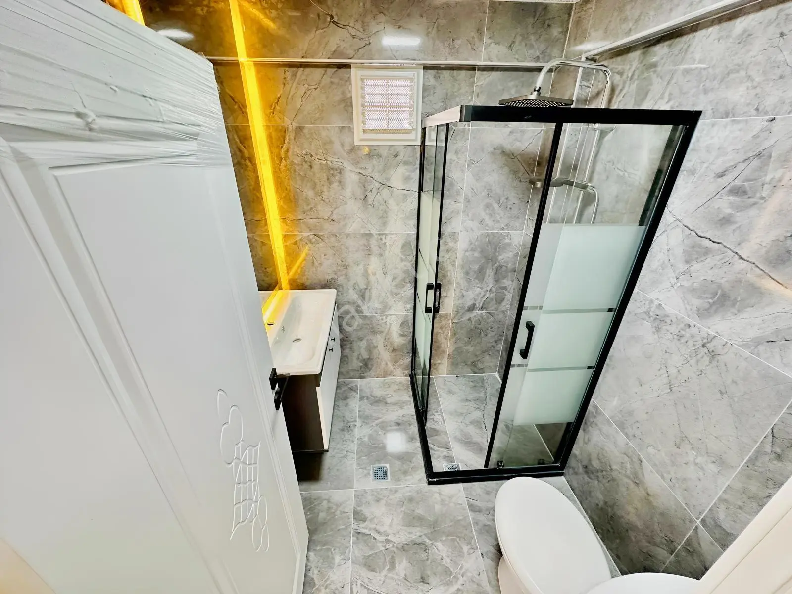 Ulukan'dn Andiçen'de Salon Bağımsız Full+full Yapılı Ara Kat 3+1 — fotoğraf 27