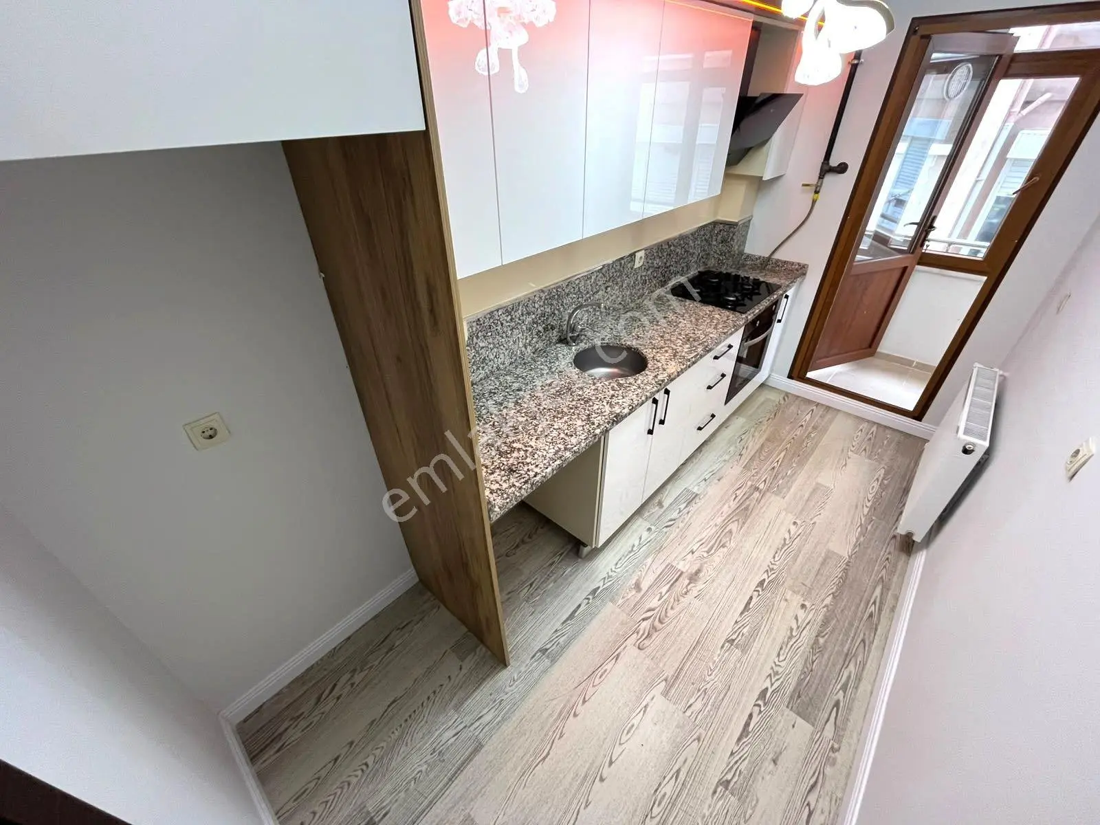 Gümüş'den Akçay'da Ön Cephe Arakat Şık Tasarımlı Kombili 2+1 Daire! — fotoğraf 28