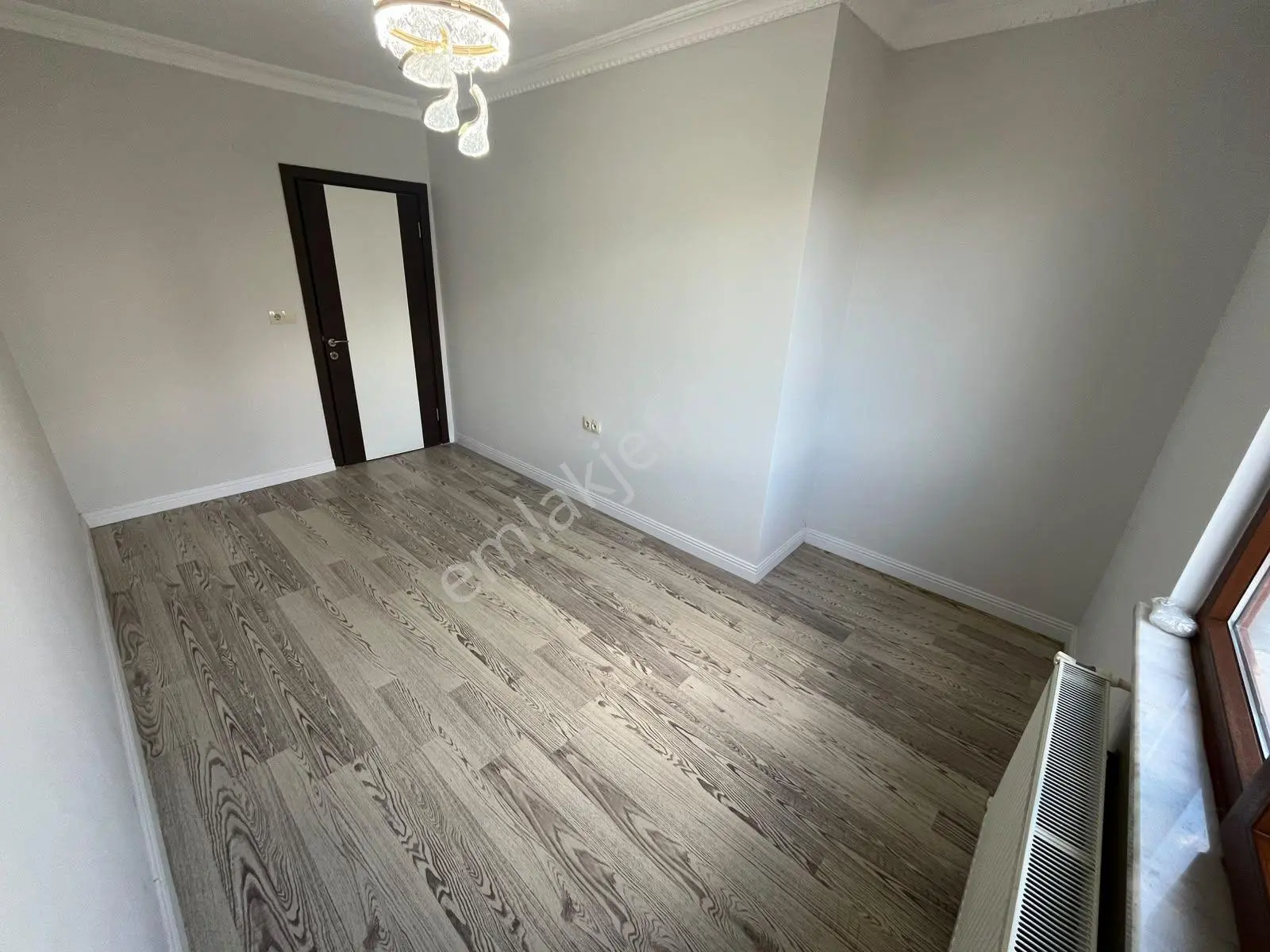 Gümüş'den Akçay'da Ön Cephe Arakat Şık Tasarımlı Kombili 2+1 Daire! — fotoğraf 32