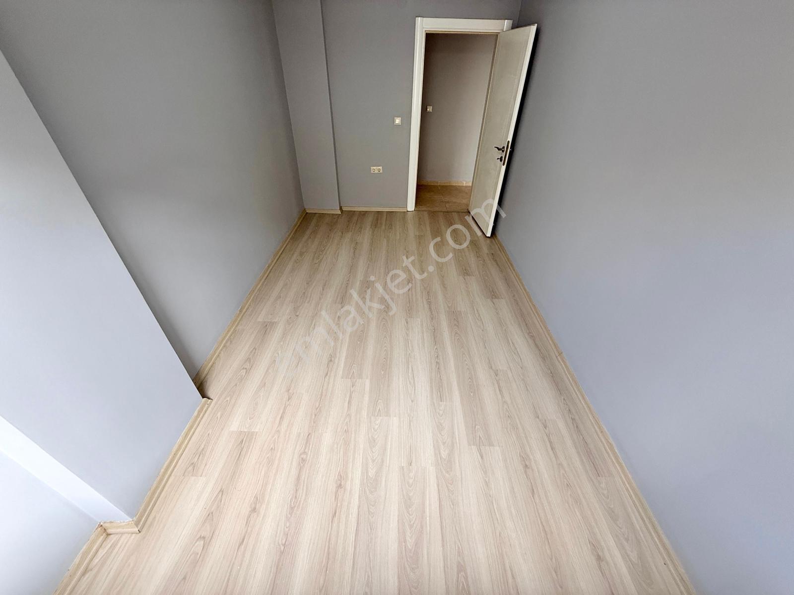 Gürsoy'dan Altınkumda Yeni Bina Asansörlü Cam Balkonlu 2+1 — fotoğraf 28