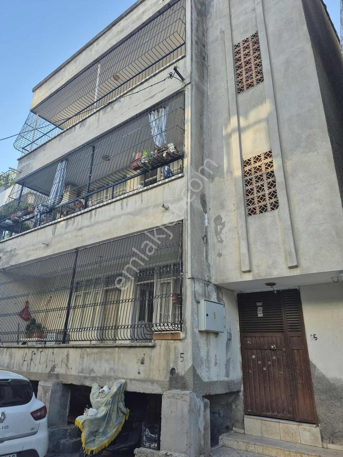 Satılık 3+1 3 Katlı Müstakil Ev — fotoğraf 2
