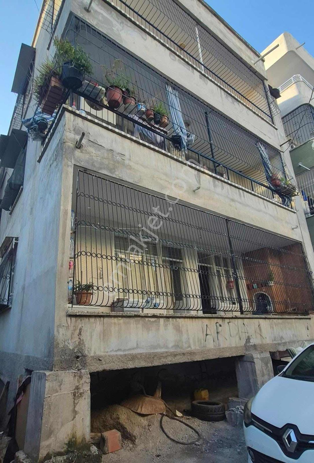 Satılık 3+1 3 Katlı Müstakil Ev — fotoğraf 3