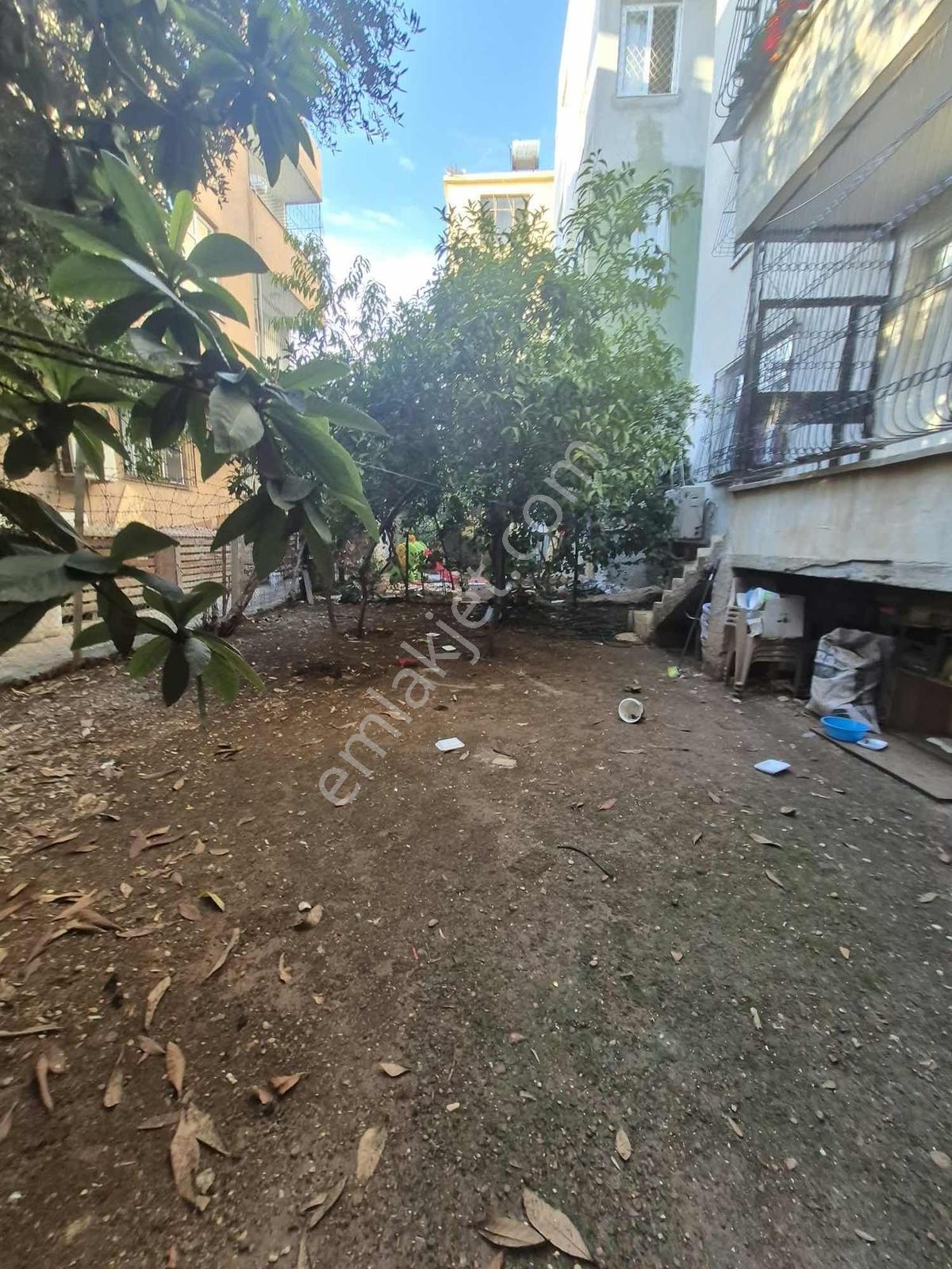 Satılık 3+1 3 Katlı Müstakil Ev — fotoğraf 4
