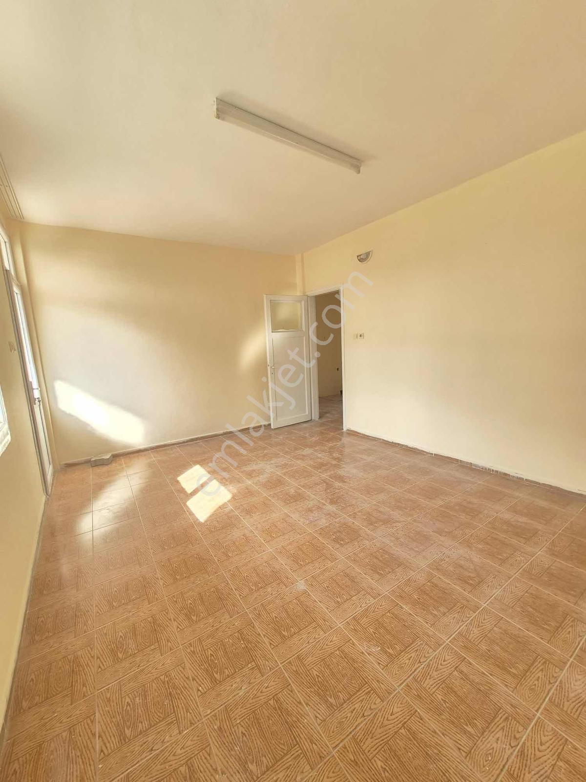 Satılık 3+1 3 Katlı Müstakil Ev — fotoğraf 8