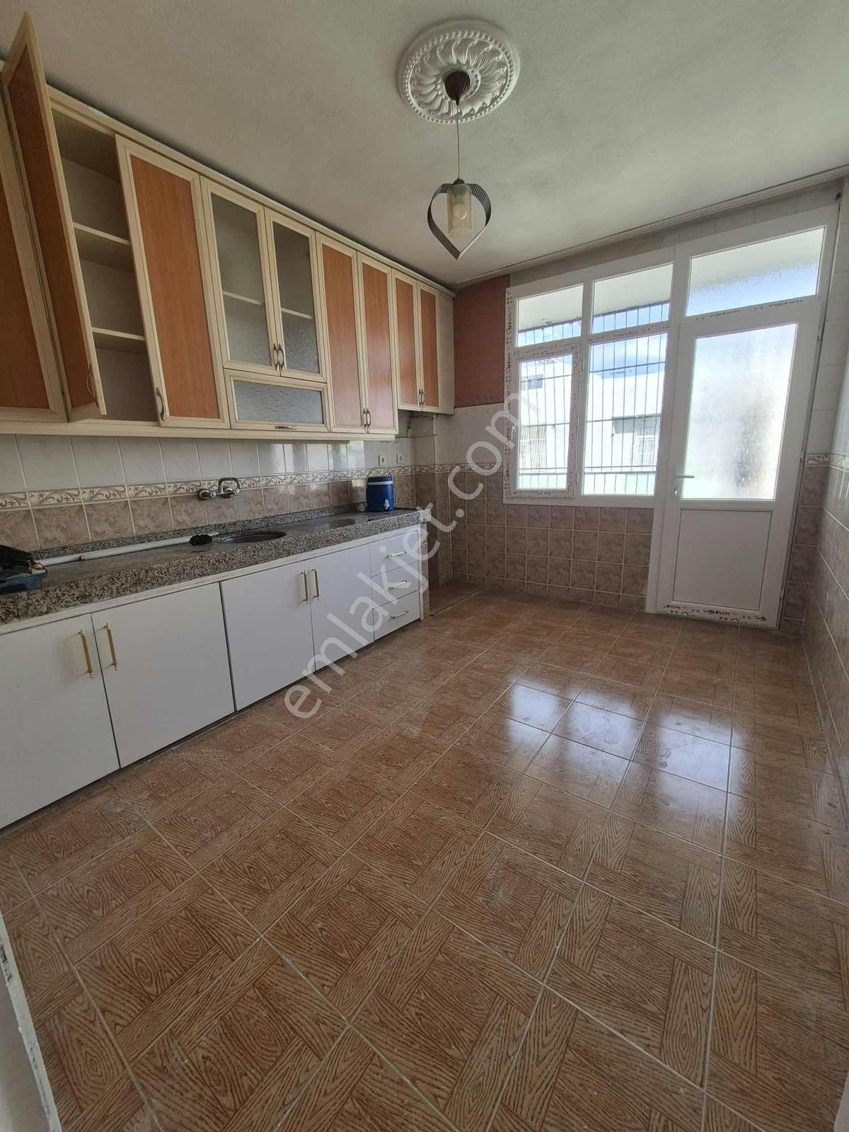 Satılık 3+1 3 Katlı Müstakil Ev — fotoğraf 12