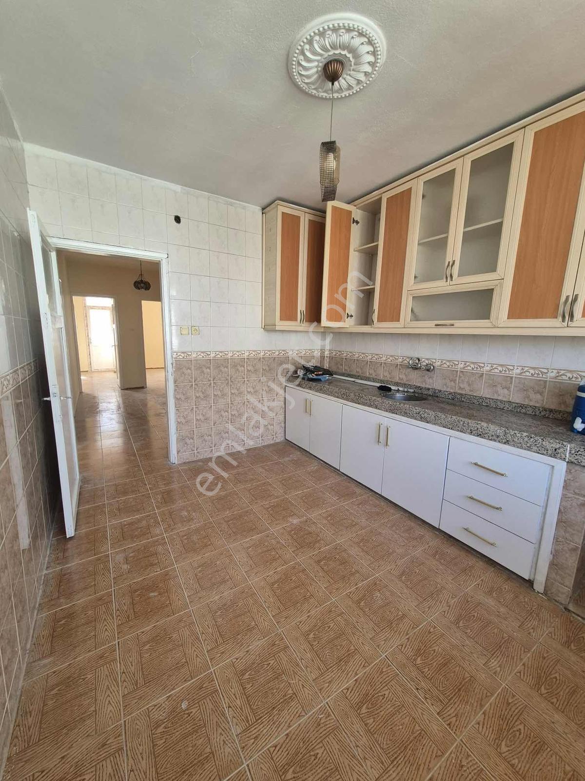 Satılık 3+1 3 Katlı Müstakil Ev — fotoğraf 15
