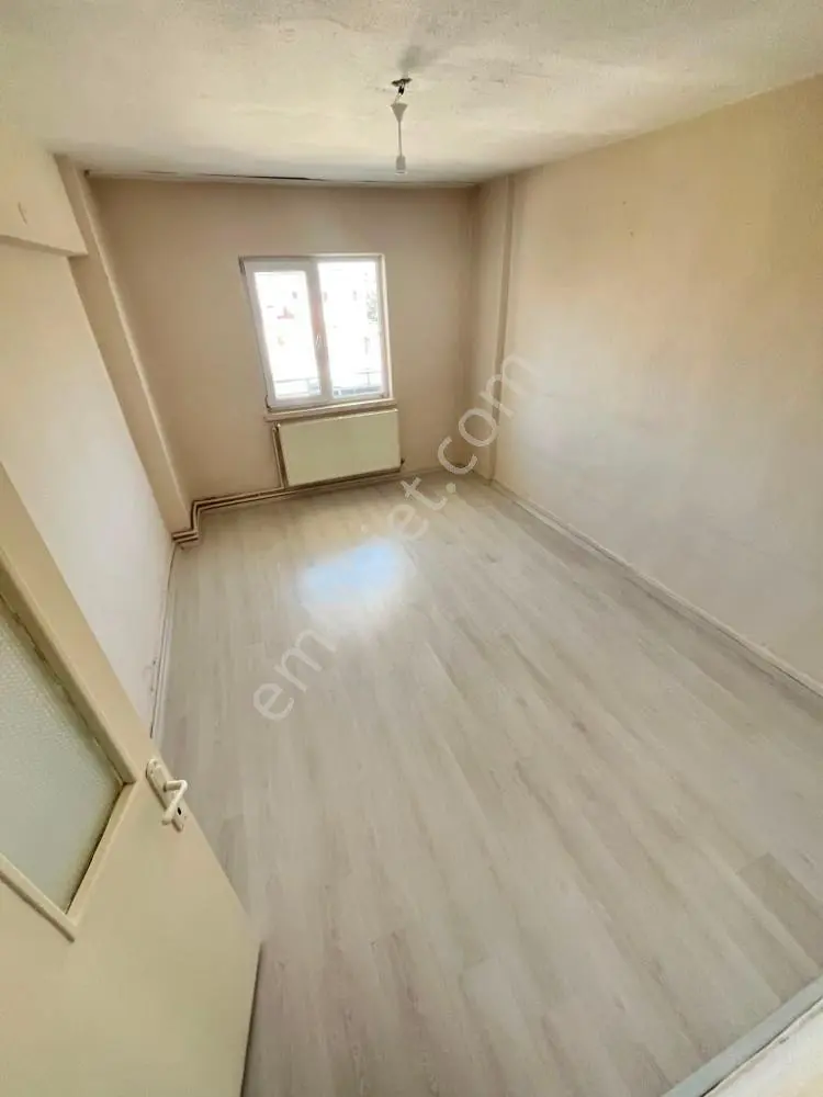 Sincan Maraşal Çakmak Mah 3+1 Yapılı Ara Katta Ön Cephe Daire — fotoğraf 6