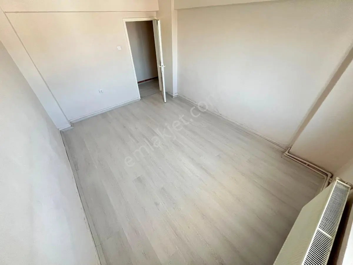 Sincan Maraşal Çakmak Mah 3+1 Yapılı Ara Katta Ön Cephe Daire — fotoğraf 7
