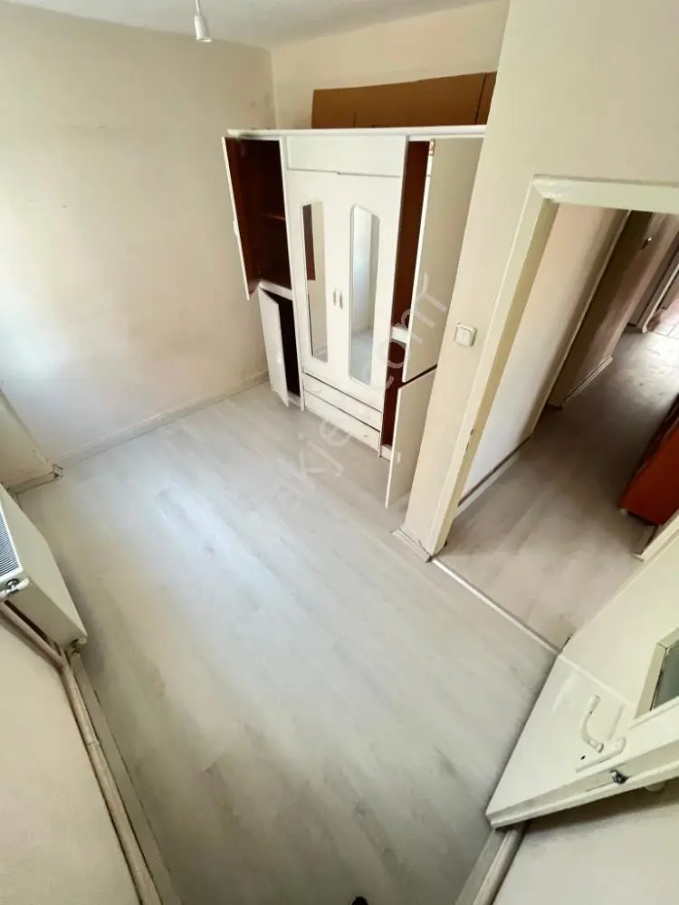 Sincan Maraşal Çakmak Mah 3+1 Yapılı Ara Katta Ön Cephe Daire — fotoğraf 8