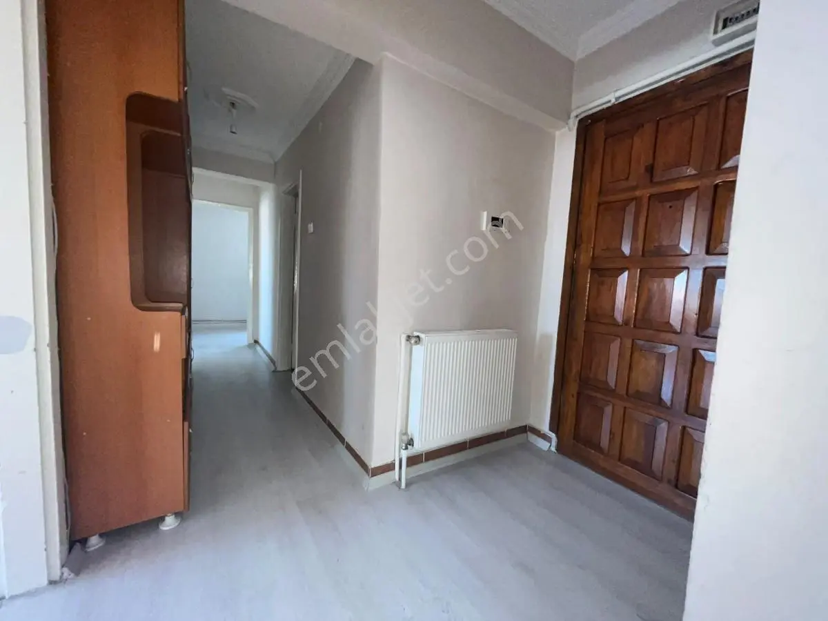 Sincan Maraşal Çakmak Mah 3+1 Yapılı Ara Katta Ön Cephe Daire — fotoğraf 14