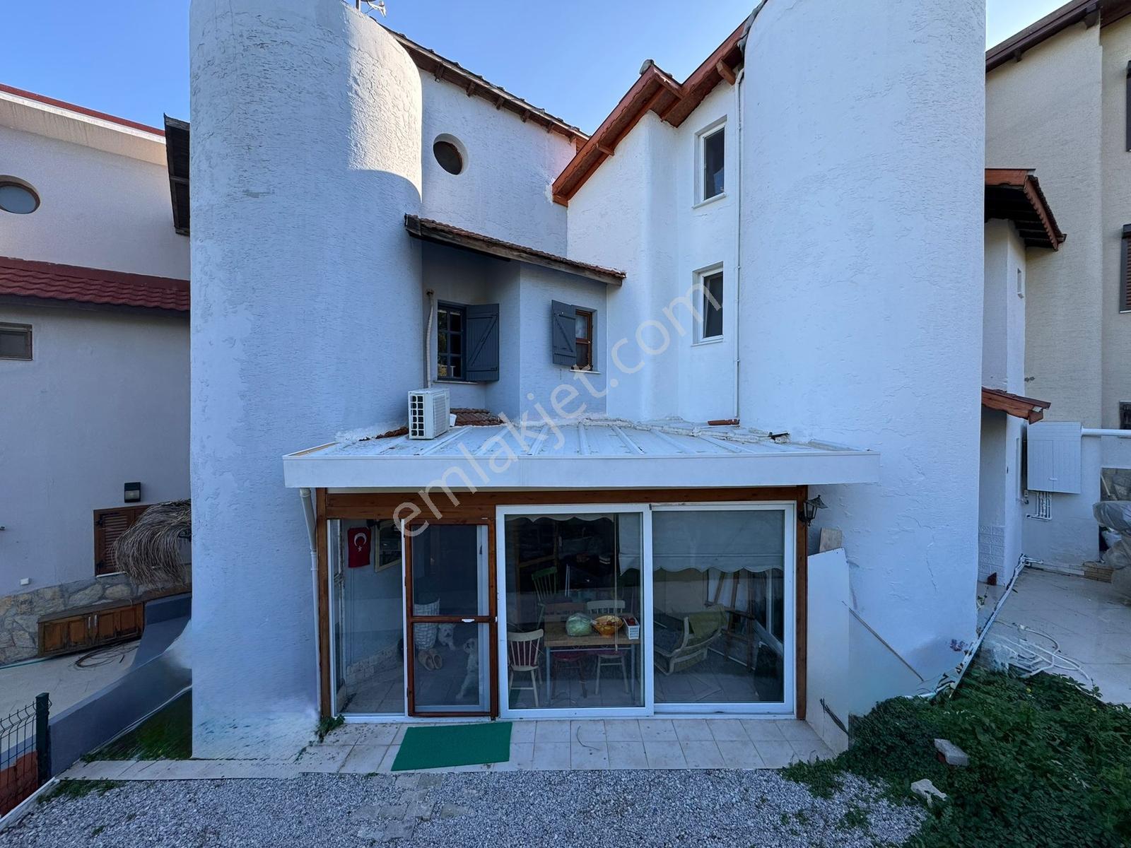 Yeni Foça Petra Koyu'nda Muhteşem Manzaralı Triplex Villa — fotoğraf 25