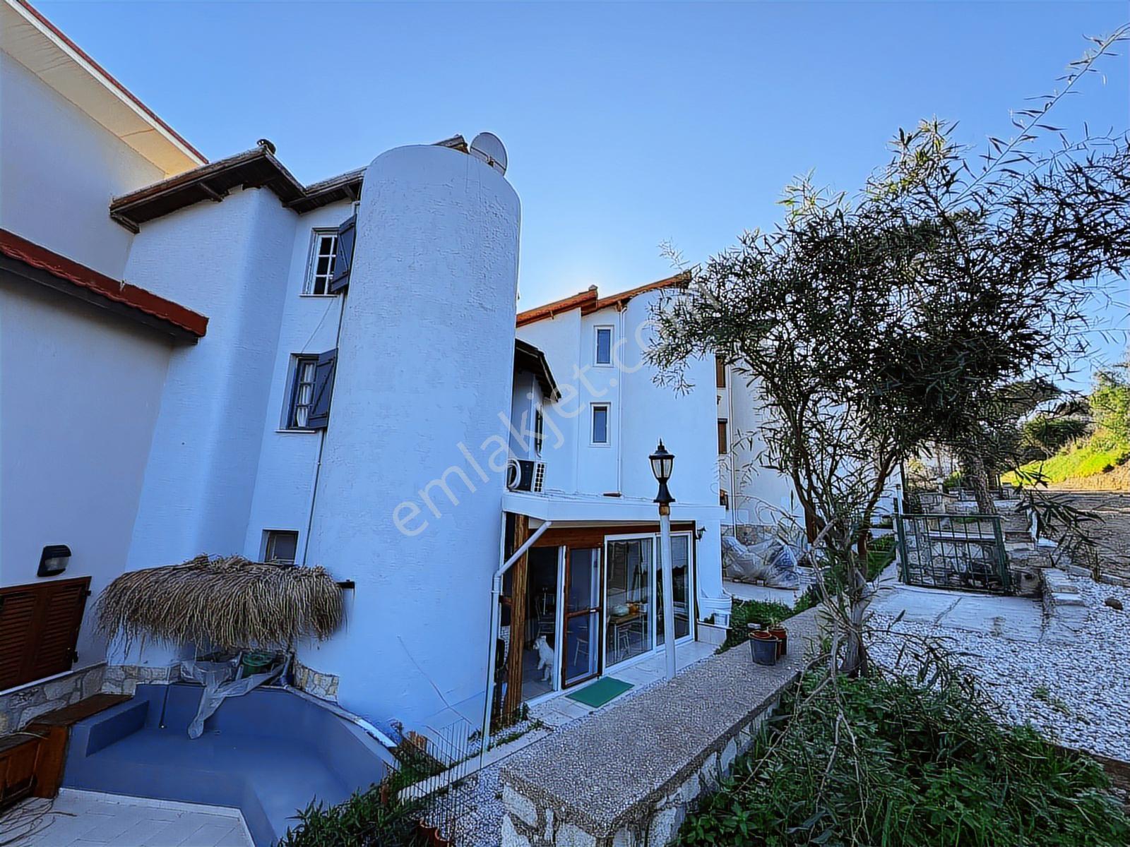 Yeni Foça Petra Koyu'nda Muhteşem Manzaralı Triplex Villa — fotoğraf 26