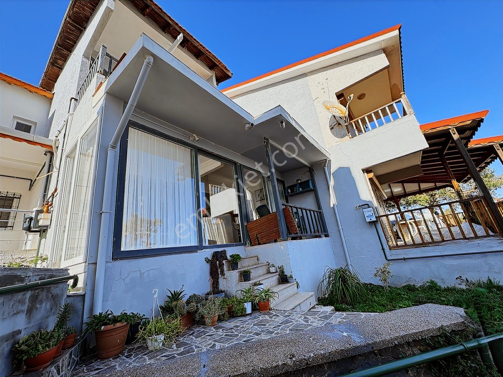 Yeni Foça Petra Koyu'nda Muhteşem Manzaralı Triplex Villa — fotoğraf 28