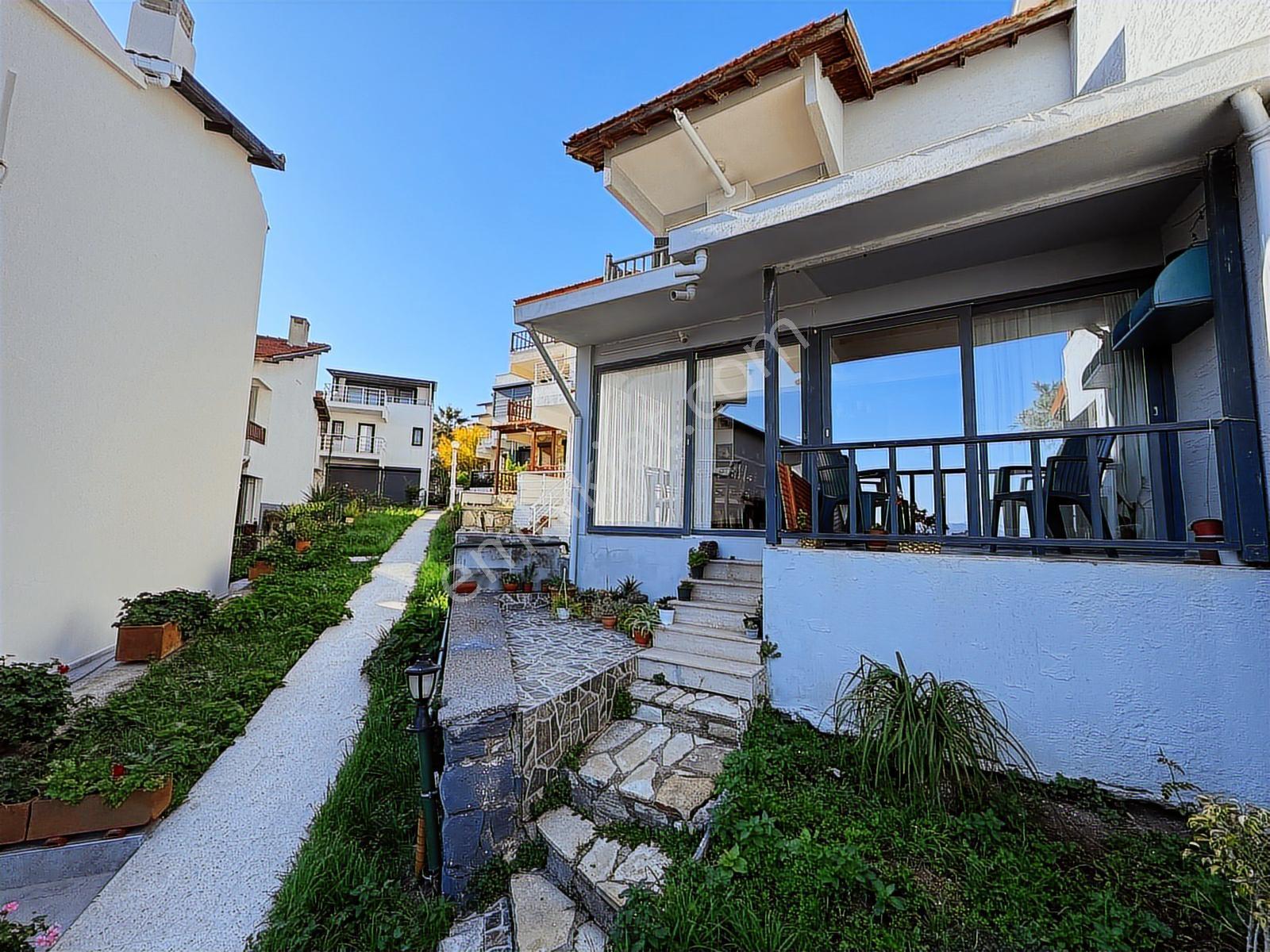 Yeni Foça Petra Koyu'nda Muhteşem Manzaralı Triplex Villa — fotoğraf 29