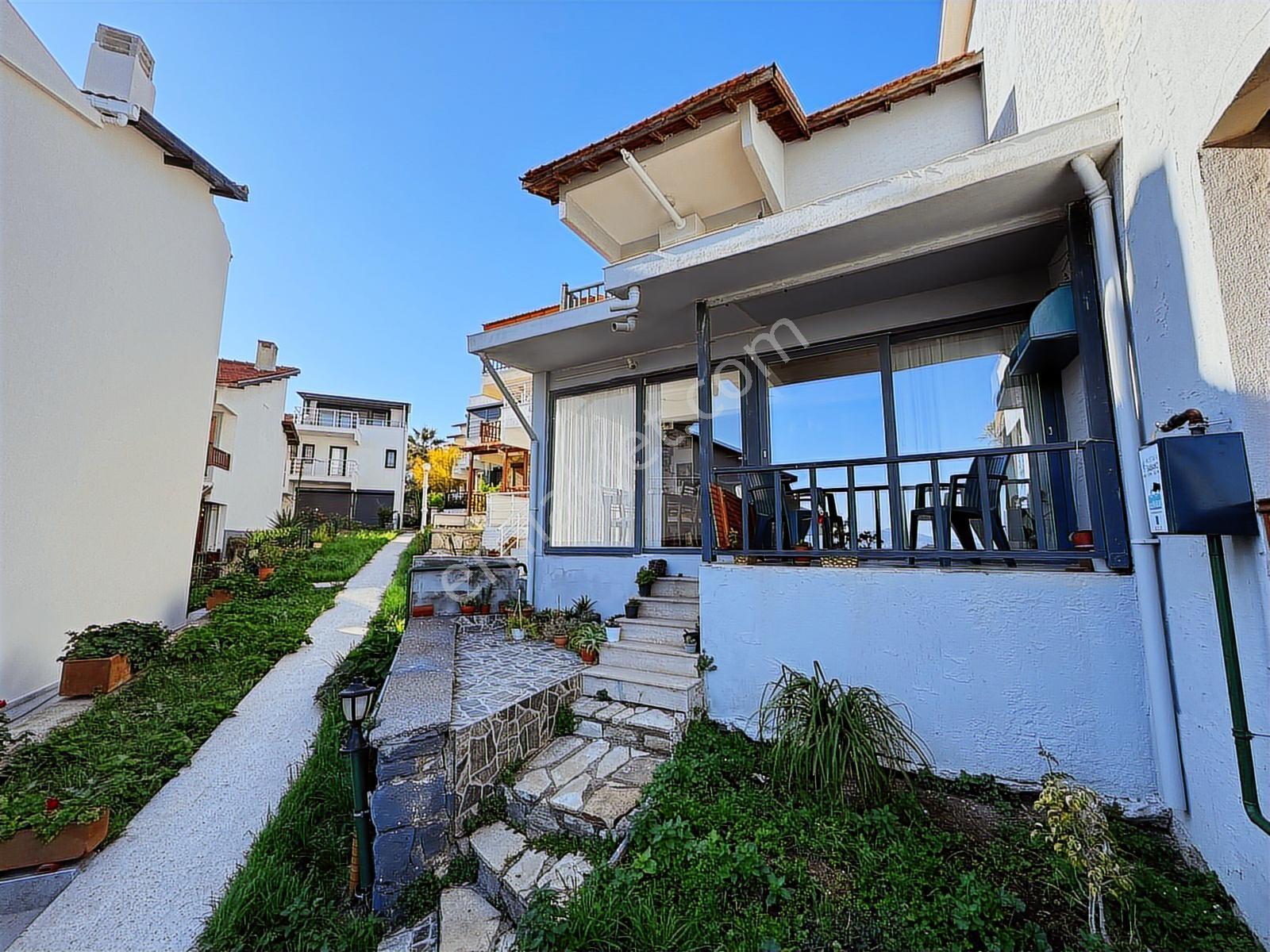 Yeni Foça Petra Koyu'nda Muhteşem Manzaralı Triplex Villa — fotoğraf 31