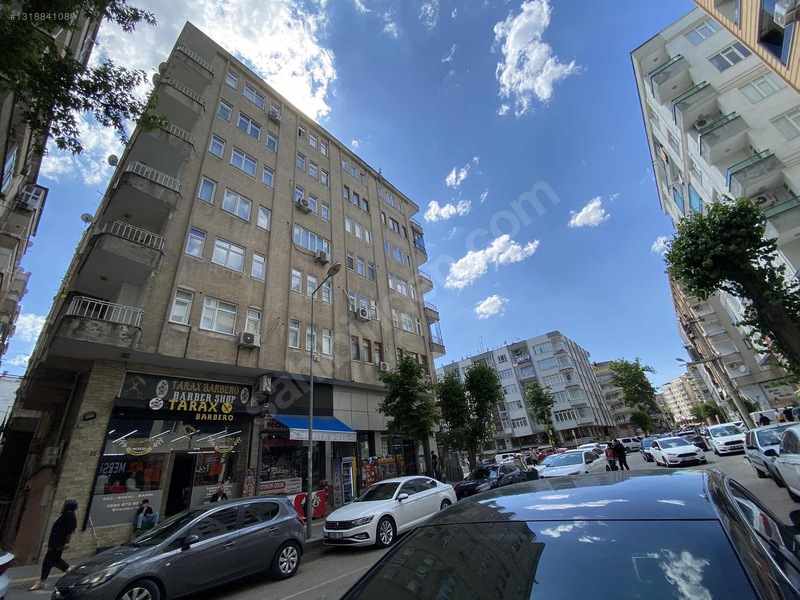 Ofiste 3+1 Ara Kat Satılık Daire