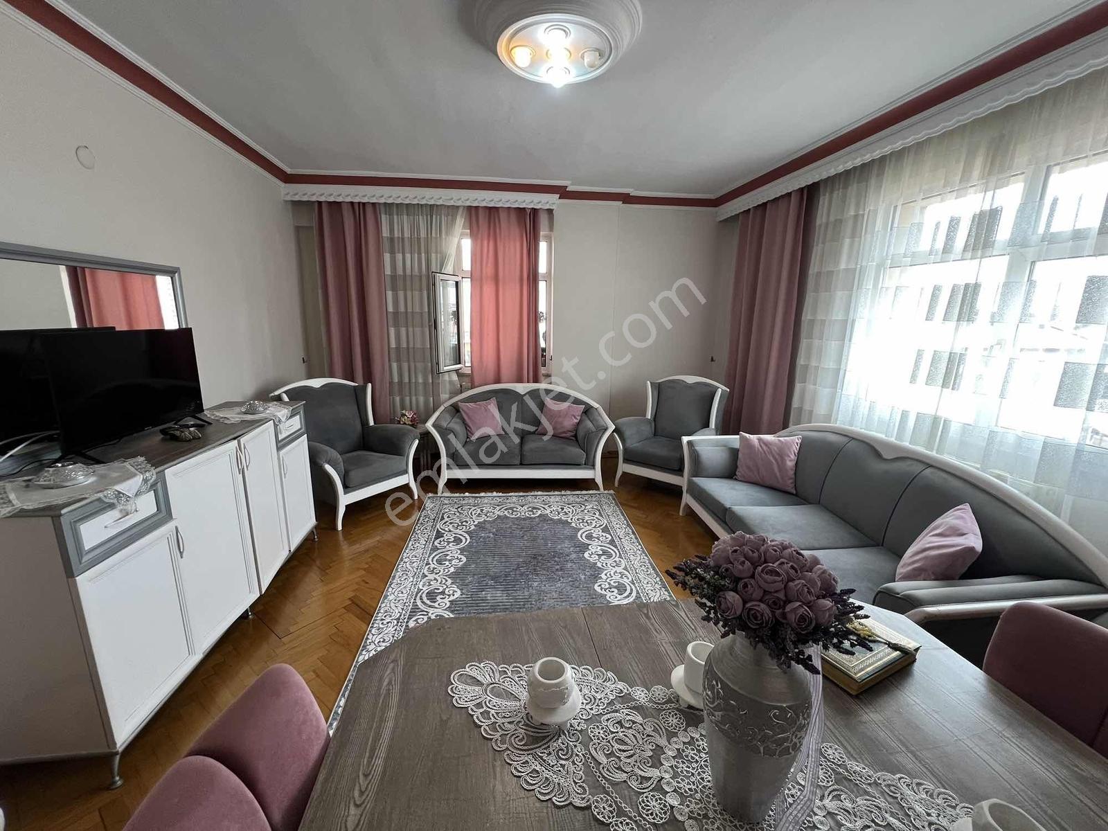Cumhuriyet Mah 3+1 Yüksek Hisseli 130 M2 Ara Kat Daire