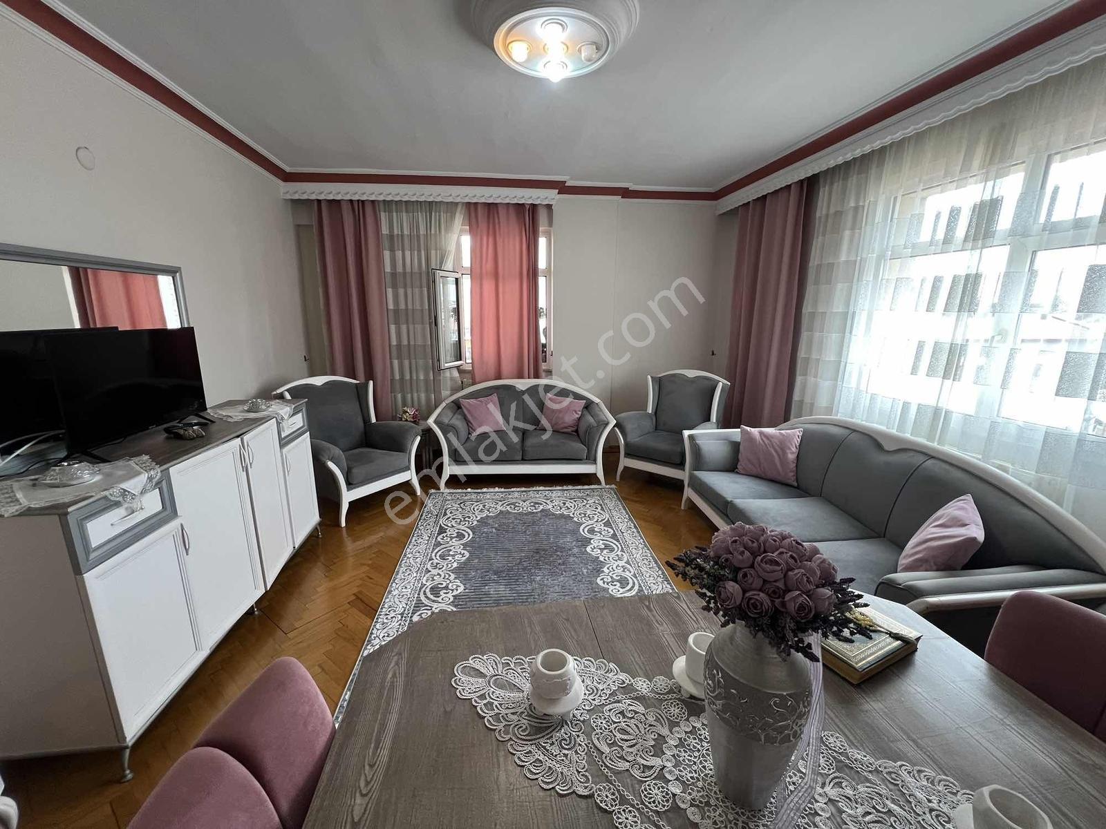 Cumhuriyet Mah 3+1 Yüksek Hisseli 130 M2 Ara Kat Daire — fotoğraf 2