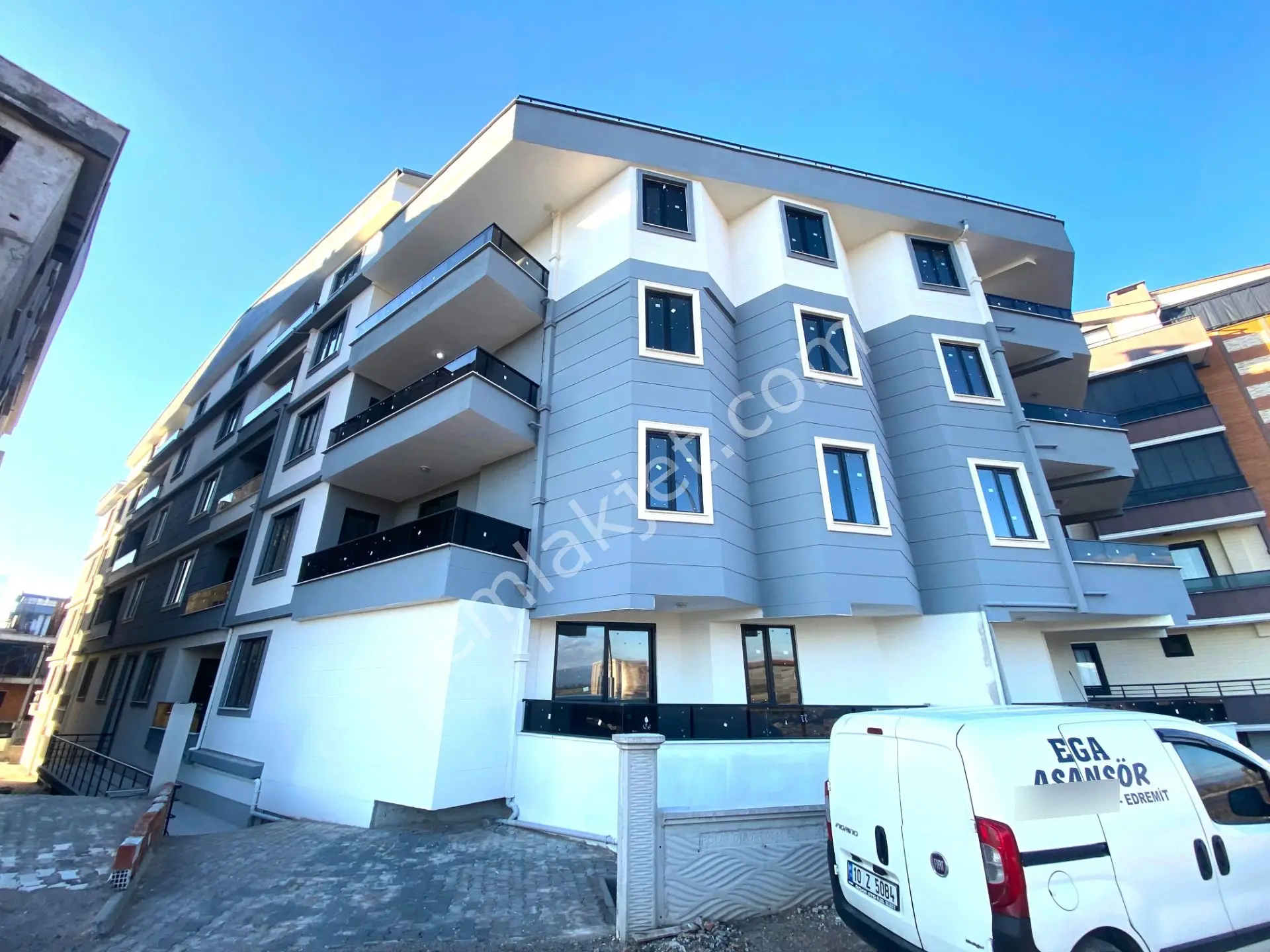 𝄞melodi'den Akçay'ın En Uygun Fiyata İnşaatı Satışta 1+1 Ön Cephe Doğalgazlı Oto...
