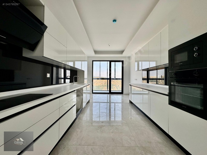 Özgül Emlaktan Lüx Sitede Manzaralı K.otoparklı Sıfır 4+1kiralık