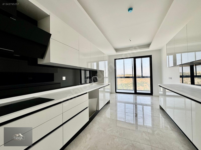 Özgül Emlaktan Lüx Sitede Manzaralı K.otoparklı Sıfır 4+1kiralık — fotoğraf 2