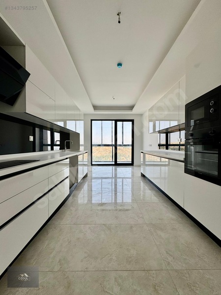 Özgül Emlaktan Lüx Sitede Manzaralı K.otoparklı Sıfır 4+1kiralık — fotoğraf 3