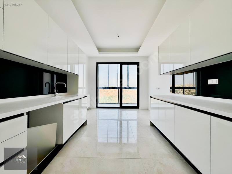 Özgül Emlaktan Lüx Sitede Manzaralı K.otoparklı Sıfır 4+1kiralık — fotoğraf 6