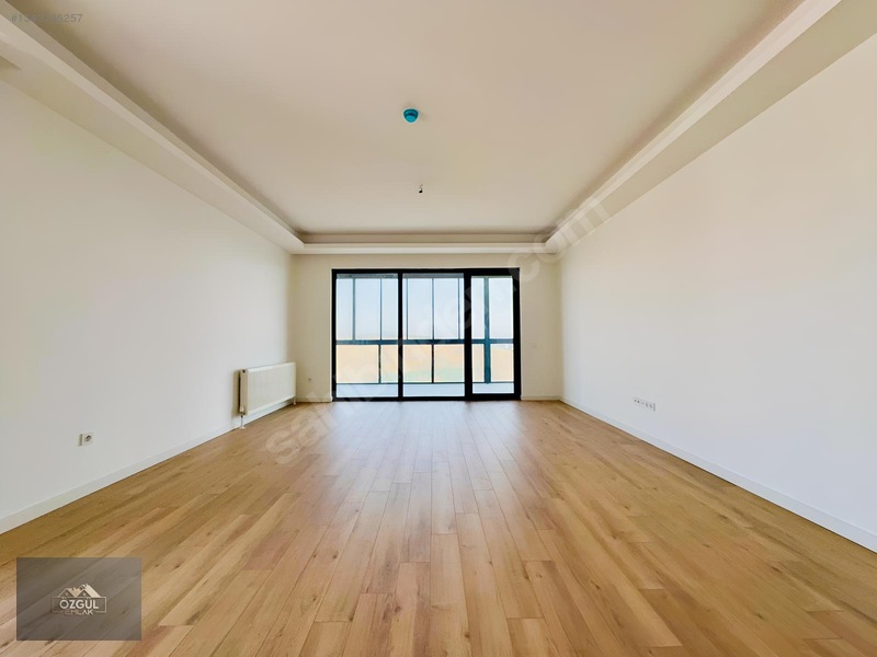 Özgül Emlaktan Lüx Sitede Manzaralı K.otoparklı Sıfır 4+1kiralık — fotoğraf 12